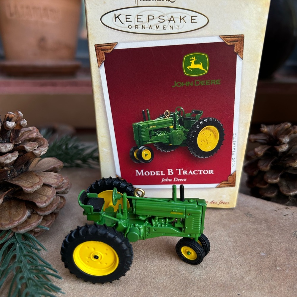 Hallmark John Deere Model B Tractor Ornament Classic Green & Yellow New in Box